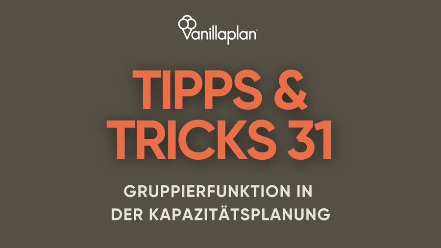 Darstellung der Kapazitätsplanung mit aktivierter Gruppierfunktion, die Projektphasen nach Kategorien wie Projekt, Dringlichkeit oder Projektleiter gruppiert und die Anzahl sowie den Personalaufwand pro Gruppe anzeigt